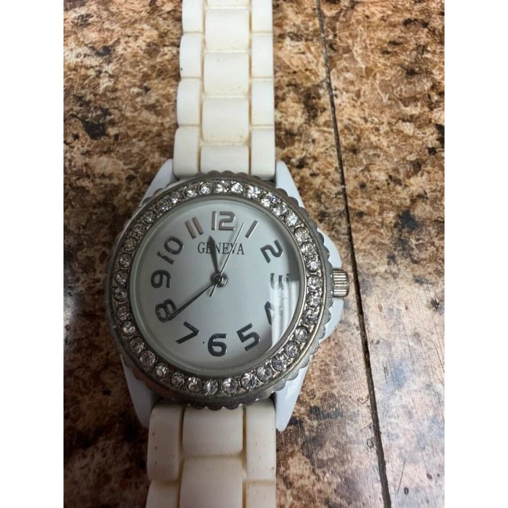 Geneva White Silicone Rhinestone Bezel Quartz Women’s Fashion Watch